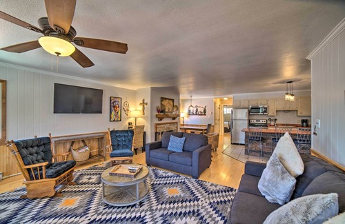 Red River Condominio | Red River Condo w/ Fire Pit: 1/2 Mi to Slopes!