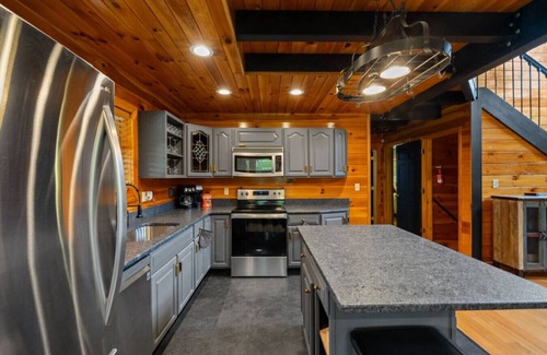 Rogers Casa | Red River Gorge Family Cabin + Hot Tub