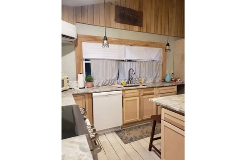 Stanton Casa | Red River Gorge Farmhouse-50 acres-wifi-pet friend