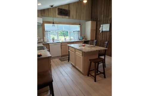 Stanton Casa | Red River Gorge Farmhouse-50 acres-wifi-pet friend