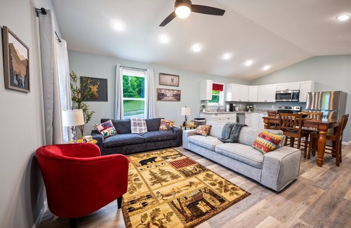Clay City Casa | Red RIver Gorge, Hollerwood, High Speed Wi-Fi, KY Dragway