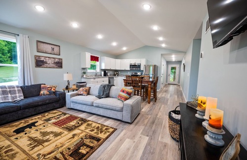 Clay City Casa | Red RIver Gorge, Hollerwood, High Speed Wi-Fi, KY Dragway