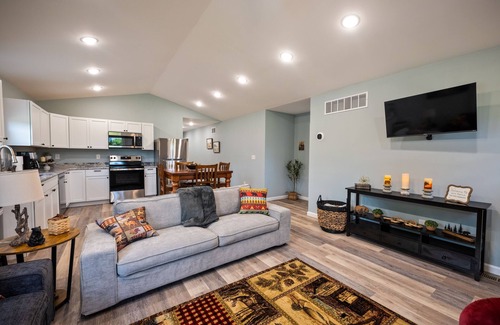 Clay City Casa | Red RIver Gorge, Hollerwood, High Speed Wi-Fi, KY Dragway