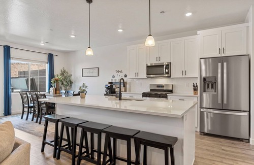 St. George Casa | Red Rock Trails: Dog Friendly + Private Hot Tub