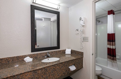 Bloomington Hotel | Red Roof Inn Bloomington - Normal/ University