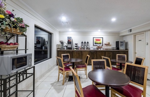 Bloomington Hotel | Red Roof Inn Bloomington - Normal/ University