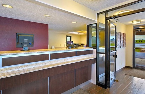 Hurricane Hotel | Red Roof Inn Charleston West - Hurricane, WV