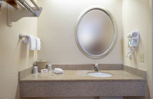 Middleburg Heights Hotel | Red Roof Inn Cleveland Airport-Middleburg Heights