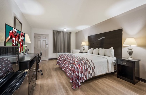 College Station Hotel | Red Roof Inn College Station