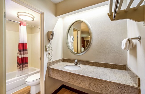 Plymouth Hotel | Red Roof Inn Detroit - Plymouth/ Canton