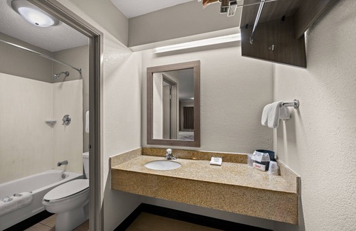 Madison Heights Hotel | Red Roof Inn Detroit - Royal Oak/ Madison Heights