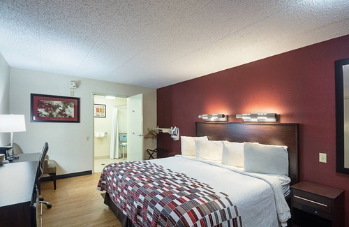Madison Hotel | Red Roof Inn Madison, WI