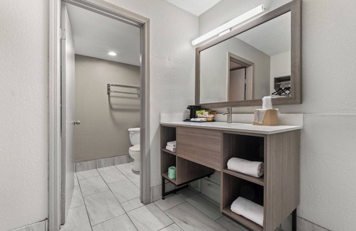 Whitehaven Hotel | Red Roof Inn Memphis - Graceland/ Airport