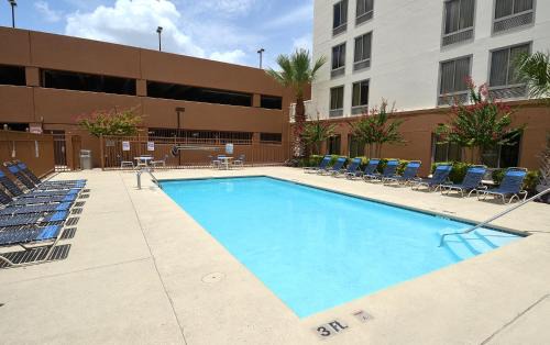 Downtown San Antonio Hotel | Red Roof Inn PLUS+ San Antonio Downtown - Riverwalk