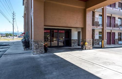 Pigeon Forge Hotel | Red Roof Inn & Suites Pigeon Forge Parkway