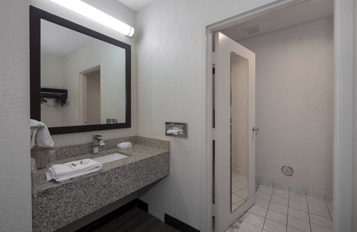 Warrenton Hotel | Red Roof Inn Warrenton