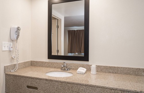 Rio Grande Hotel | Red Roof Inn Wildwood - Cape May/ Rio Grande