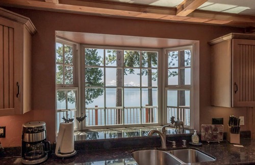 Peninsula Village Cabina | Red Roof Lakefront Cabin con muelle privado