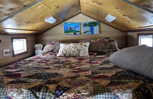 Bois Blanc Island Casa | Red Roof Lodge Jr. - Tiny Home near Lake Huron - HUNT FISH SLED CAMP!