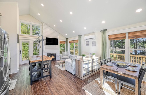 Bumpass Cabaña | Red Roof Retreat at Lake Anna, Waterfront w/kayaks, fire pit, grill & large deck