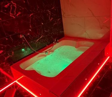 Ogden Apartamento | Red Room Jacuzzi Suites