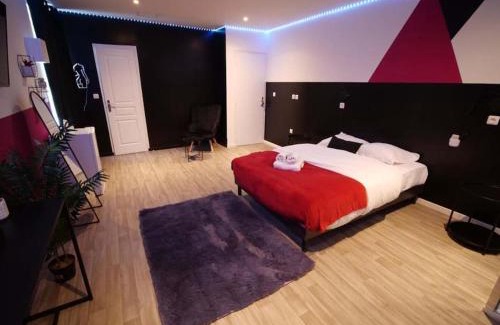 Croix Apartamento | Red Room - Olympe Suites & Spa Lille, Croix, Roubaix