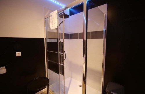 Croix Apartamento | Red Room - Olympe Suites & Spa Lille, Croix, Roubaix