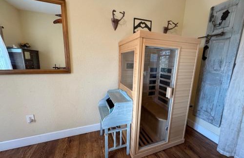 Franklin Casa | Red Rooster Family Cabin w/Hot Tub+Fire Pit+View