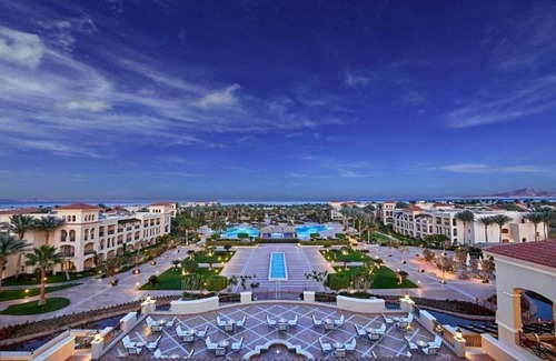 Sharm El Sheikh Hotel | Red Sea Oasis w/12 Pools, Spa, Restaurants & Kids’ Club l 2 Relaxing Rooms