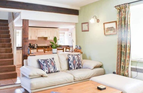 Hawes Casa | HouseSleeps4-Parking-Tv-Wifi-RedSquirrelHaven