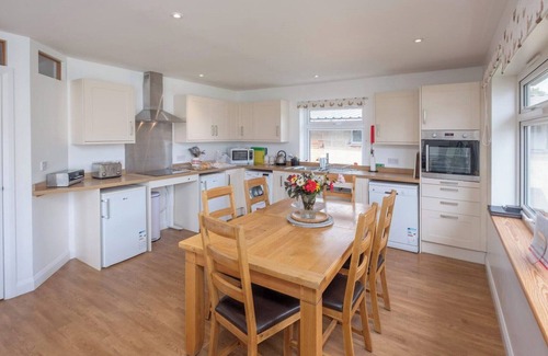 Ryde Cabaña | Red Squirrel Lodge - UKC677