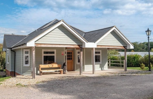 Ryde Cabaña | Red Squirrel Lodge - UKC677