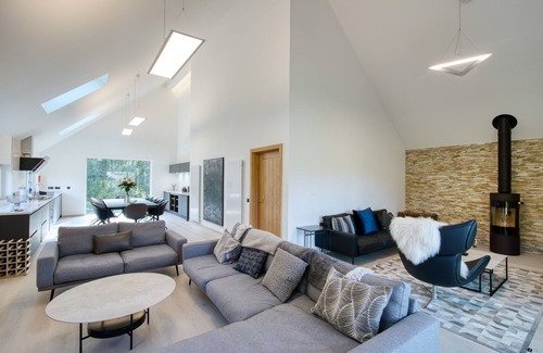Crianlarich Apartamento | Red Stag chalet. Brand new, 4 bedroom, 4 bathroom, 5 star with free WiFi