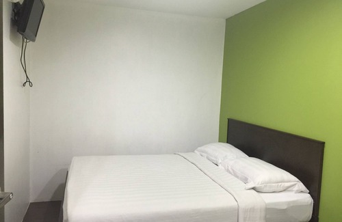 Victoria Hotel | Red Tomato Hotel