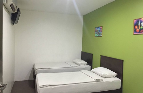 Victoria Hotel | Red Tomato Hotel