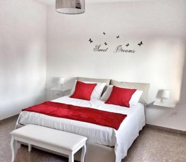 Falze Casa | Red Tower Venice Apartment - 2 mins from VCE Airport- free Wifi