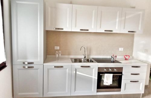 Falze Casa | Red Tower Venice Apartment - 2 mins from VCE Airport- free Wifi