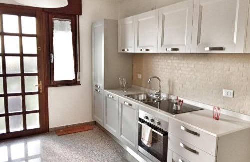 Falze Casa | Red Tower Venice Apartment - 2 mins from VCE Airport- free Wifi
