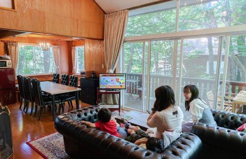 Yumoto Casa | -Red Tree- レッドツリー レトロかわいい森に囲まれた静かな別荘