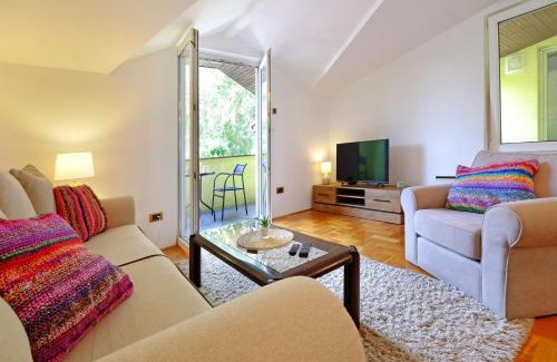 Zvezdara Apartamento | Red Tree Apartment