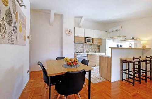 Zvezdara Apartamento | Red Tree Apartment