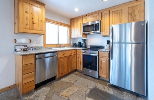 Tahoya Shores Condominio | Red Wolf Lakeside Lodge