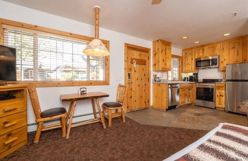 Tahoya Shores Condominio | Red Wolf Lakeside Lodge