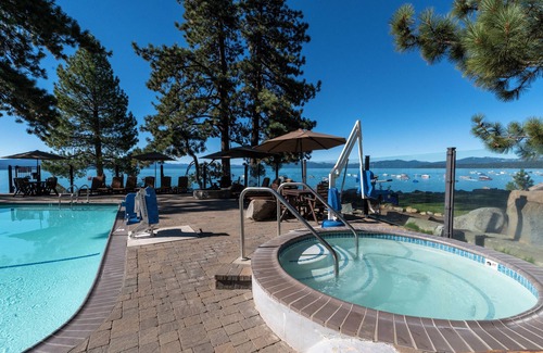 Tahoya Shores Condominio | Red Wolf Lakeside Lodge