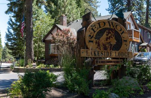 Tahoya Shores Cabina | Red Wolf Lakeside Lodge