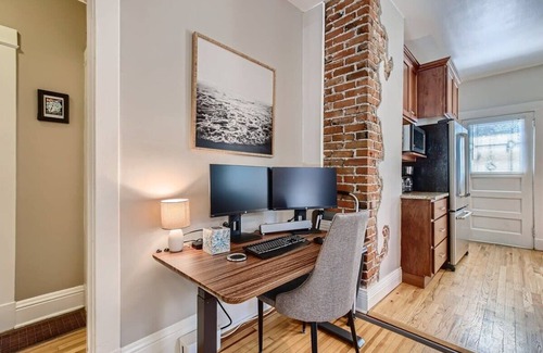 Washington Park West Casa | Redbrick Cottage / 2BDRM / Wash Park / Yard