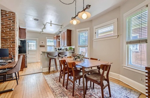 Washington Park West Casa | Redbrick Cottage / 2BDRM / Wash Park / Yard