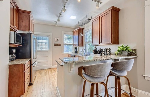 Washington Park West Casa | Redbrick Cottage / 2BDRM / Wash Park / Yard