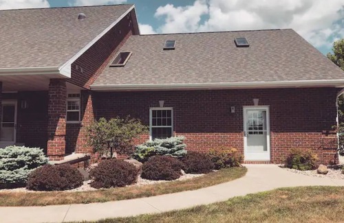 Butte Des Morts Casa | Redbrick Inn Hickory Suite