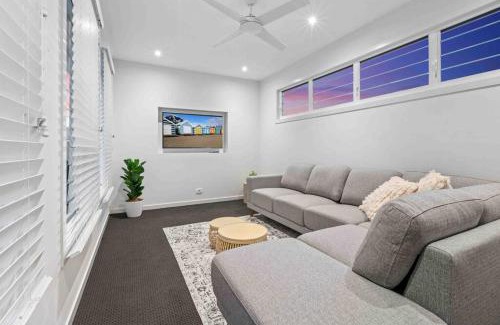 Redcliffe Casa | Redcliffe CBD Family Beach House